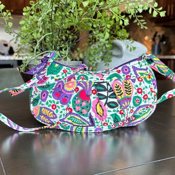 Vera Bradley Handbags - Vera Bradley Frankie cross body Viva La Vera pattern like new
